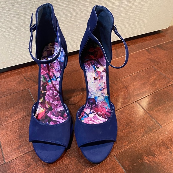 Blue Qupid blue open toe 4.5” heels size 8.5 - Picture 2 of 10